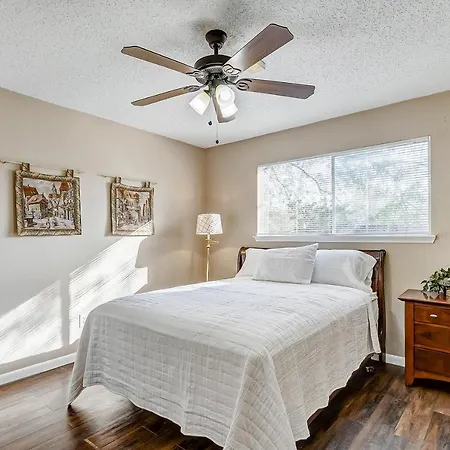 Cheerful 3-Bedroom Home With Indoor Fireplace Houston Exterior photo