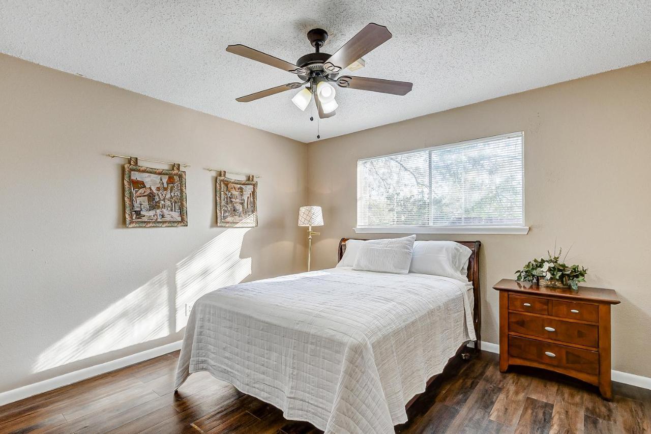 Cheerful 3-bedroom With Indoor Fireplace Hébergement de vacances *