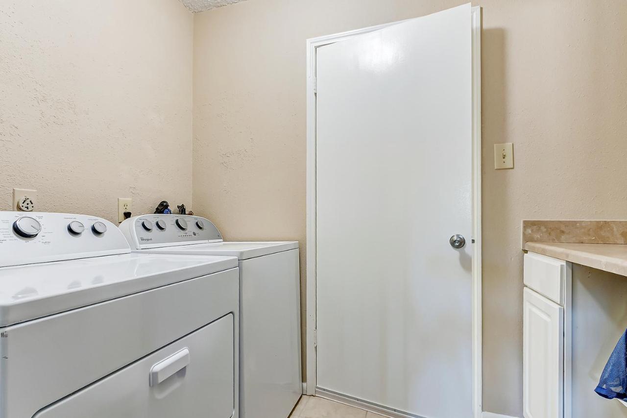 Cheerful 3-bedroom With Indoor Fireplace Hébergement de vacances Houston