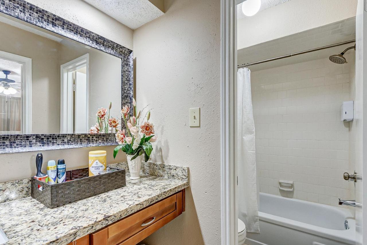 Сasa de vacaciones Cheerful 3-bedroom With Indoor Fireplace Houston