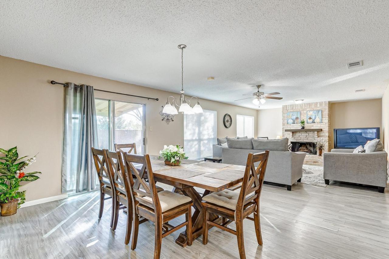 Cheerful 3-bedroom With Indoor Fireplace Hébergement de vacances Houston