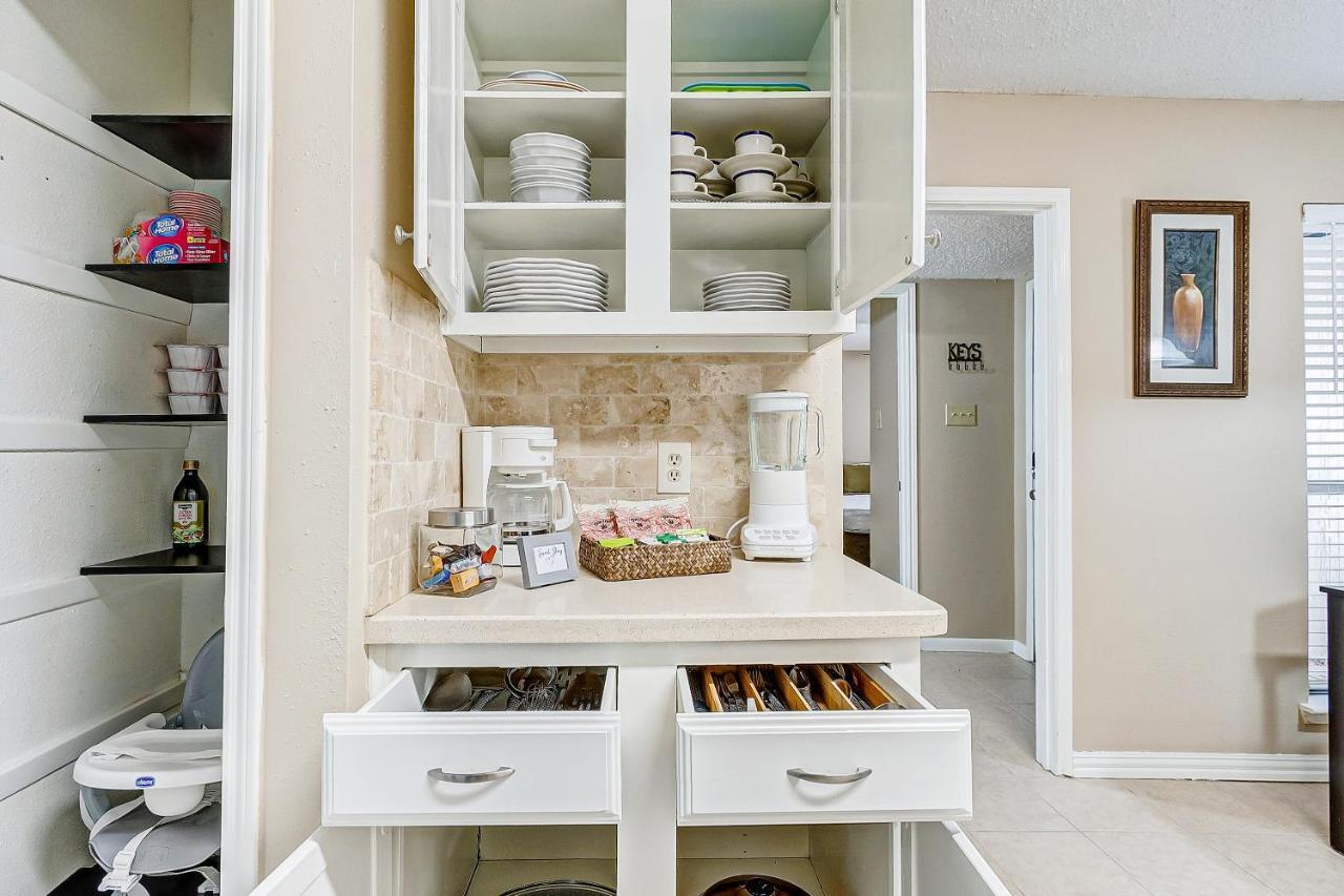 Cheerful 3-bedroom With Indoor Fireplace Hébergement de vacances Houston