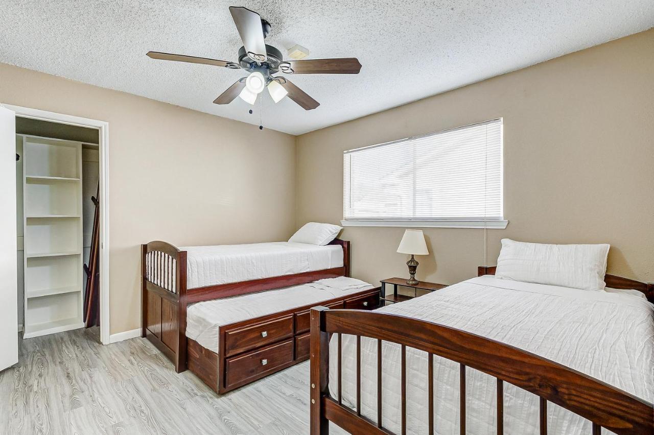 Cheerful 3-bedroom With Indoor Fireplace *
