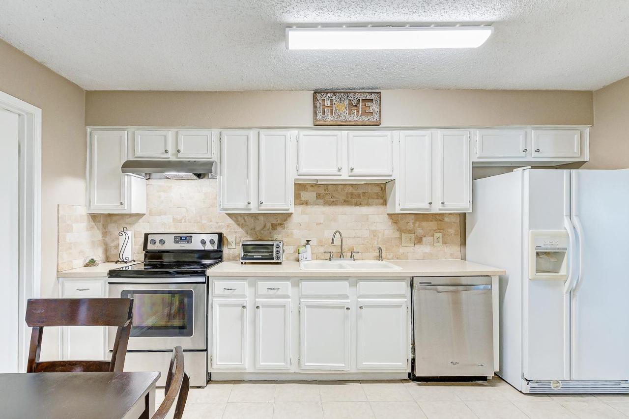 Cheerful 3-bedroom With Indoor Fireplace Houston